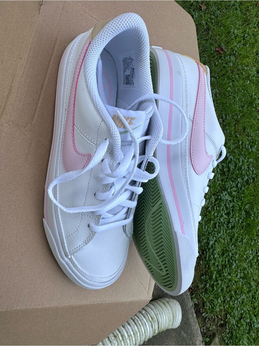 Nike Court Legacy 5Y White Sneakers with Pink Swoosh and Green Outsole